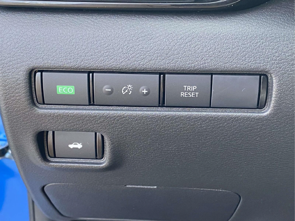 Used 2025 Nissan Sentra SV FWD image 18