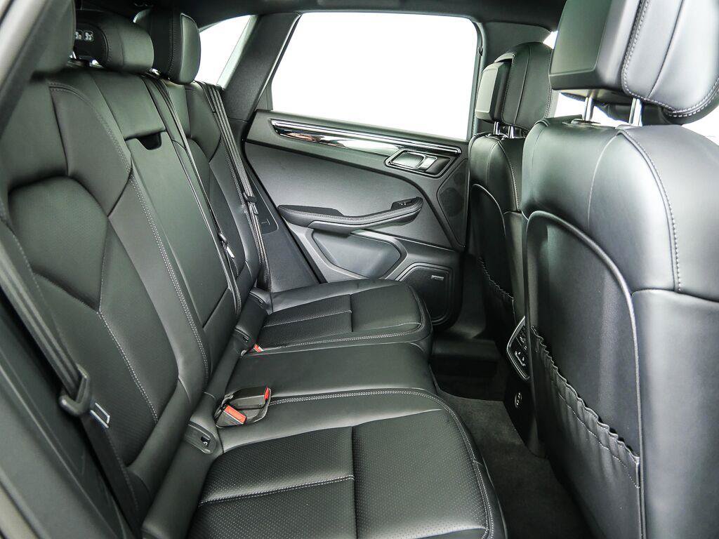 Certified 2026 Porsche Macan Turbo AWD/4WD image 23