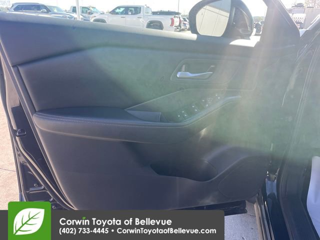 Used 2025 Nissan Rogue SV image 18