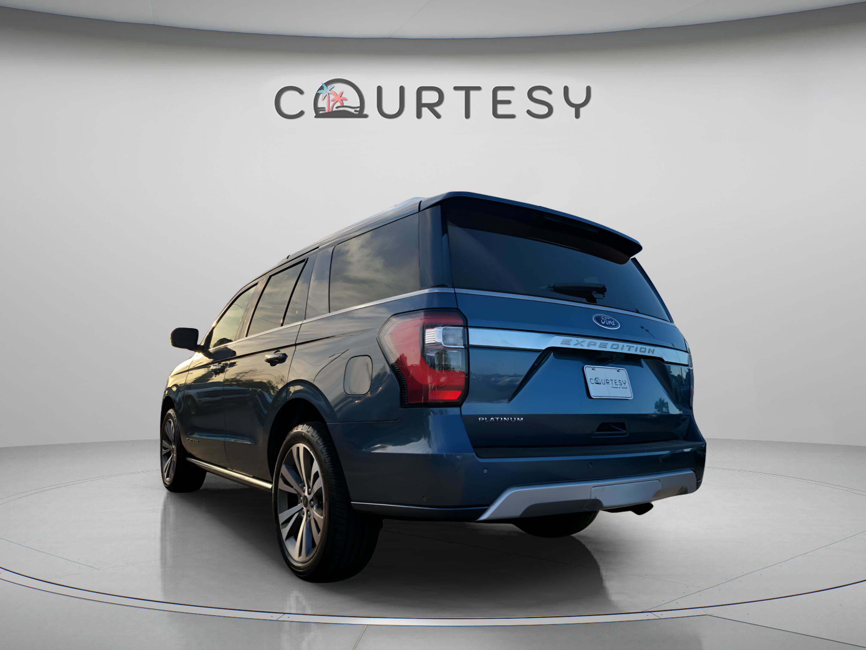 Used 2020 Ford Expedition Platinum image 2