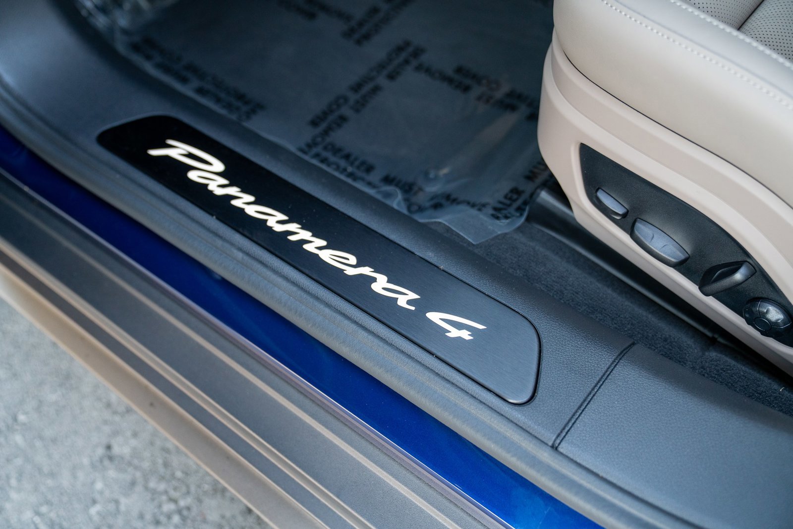 Certified 2025 Porsche Panamera 4 AWD/4WD image 13