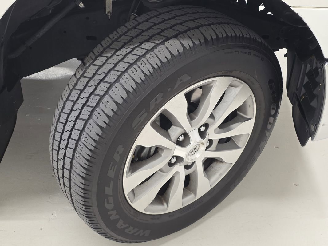 Used 2009 Toyota Tundra 4x4 CrewMax image 43