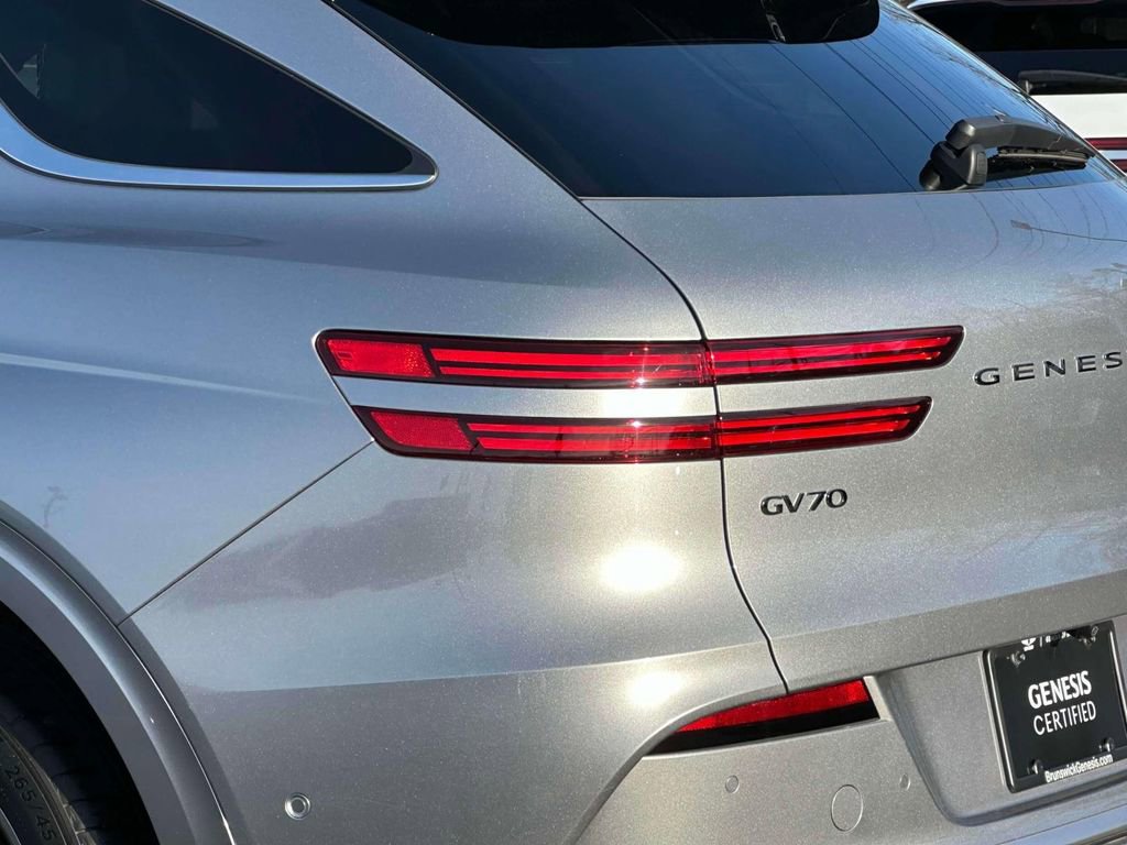 Used 2023 Genesis Electrified GV70 image 8