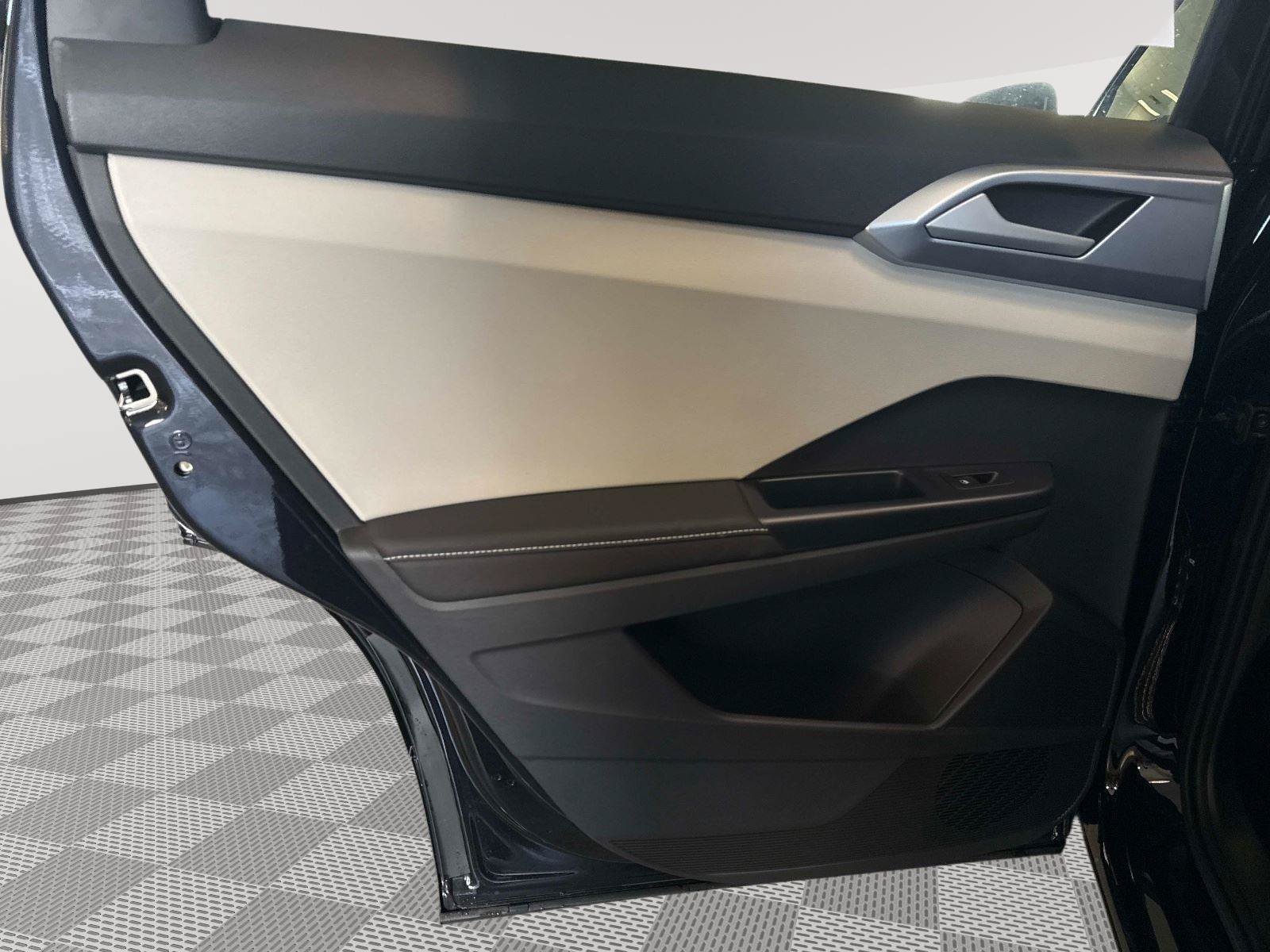 New 2026 Volkswagen Taos SE AWD/4WD image 12