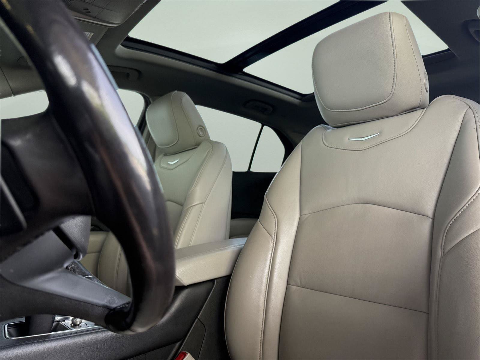 Used 2020 Cadillac XT4 Premium Luxury w/ Cold Weather Package FWD image 11