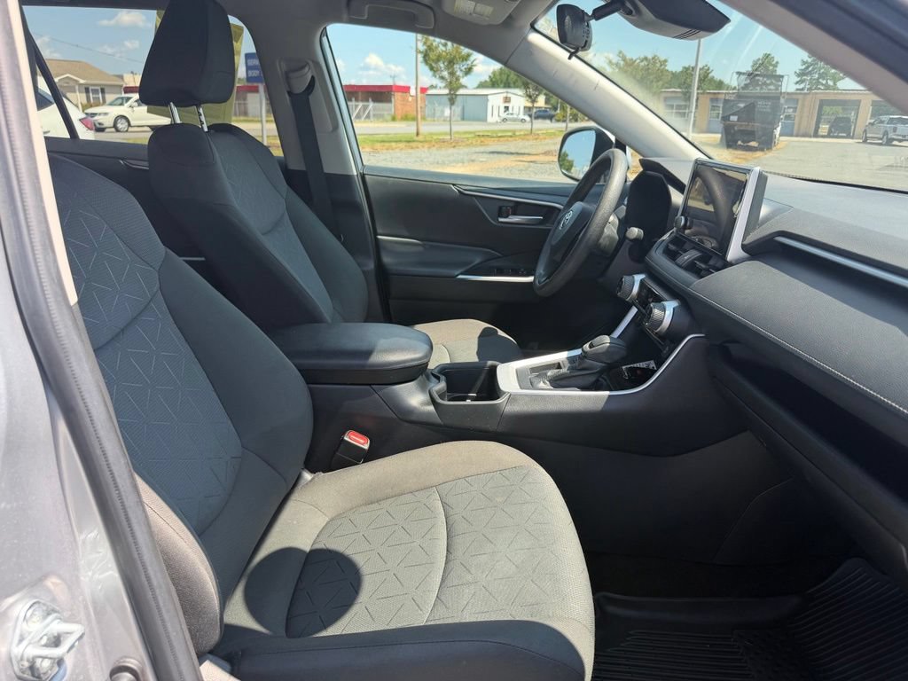 Used 2023 Toyota RAV4 XLE FWD image 30