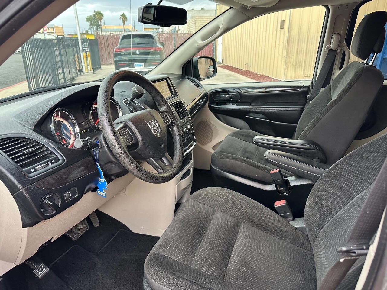 Used 2018 Dodge Grand Caravan SE w/ UConnect Hands-Free Group image 7