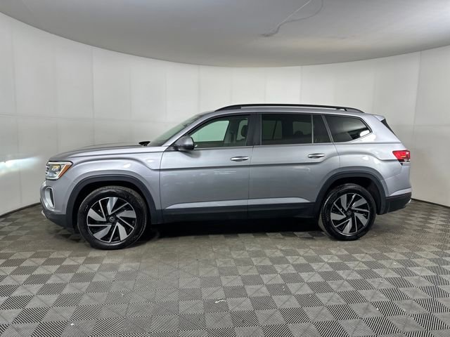 Used 2025 Volkswagen Atlas SE image 6