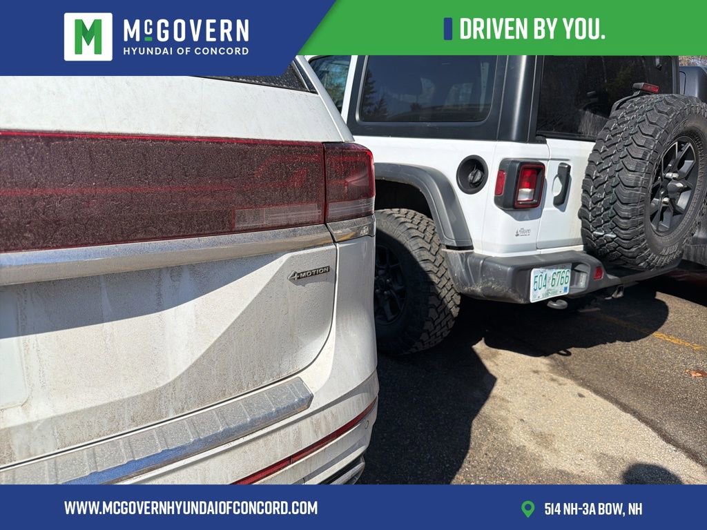 Used 2024 Volkswagen Atlas SEL Premium R-Line image 12