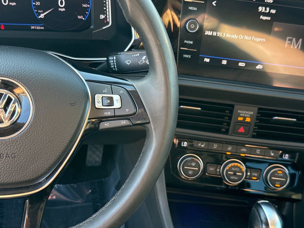 Used 2020 Volkswagen Jetta SEL Premium image 16