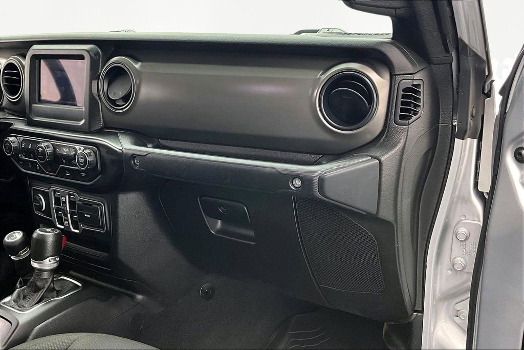 Used 2022 Jeep Gladiator Willys image 17