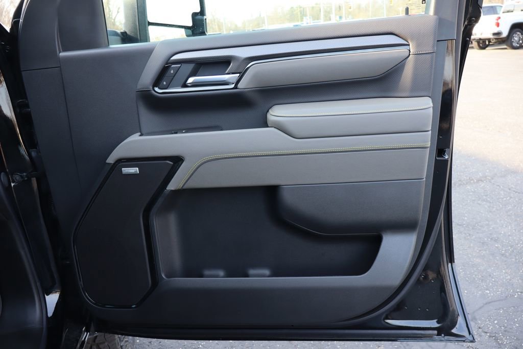 Used 2025 Chevrolet Silverado 2500 ZR2 w/ Technology Package image 25
