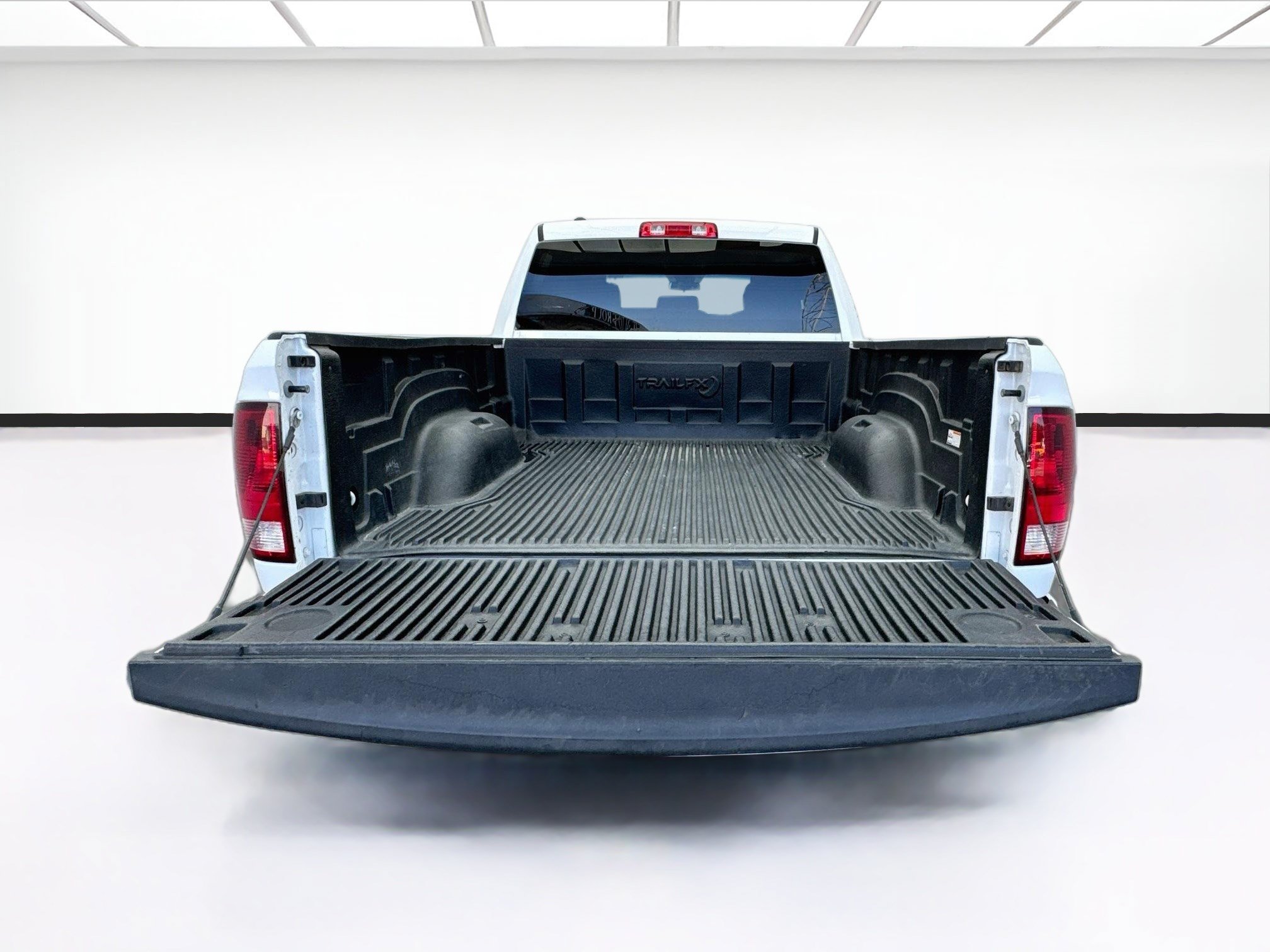 Used 2024 RAM 1500 Classic SLT AWD/4WD image 16