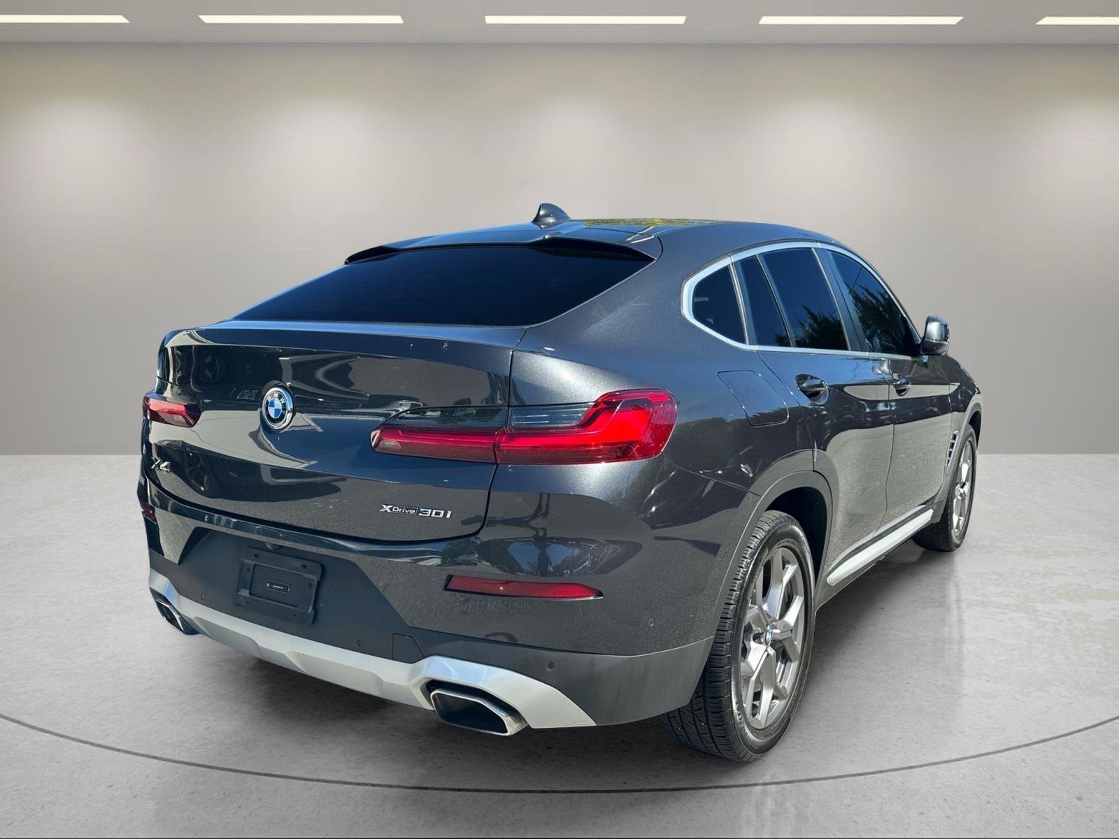 Used 2024 BMW X4 xDrive30i w/ Parking Assistance Package AWD/4WD image 12