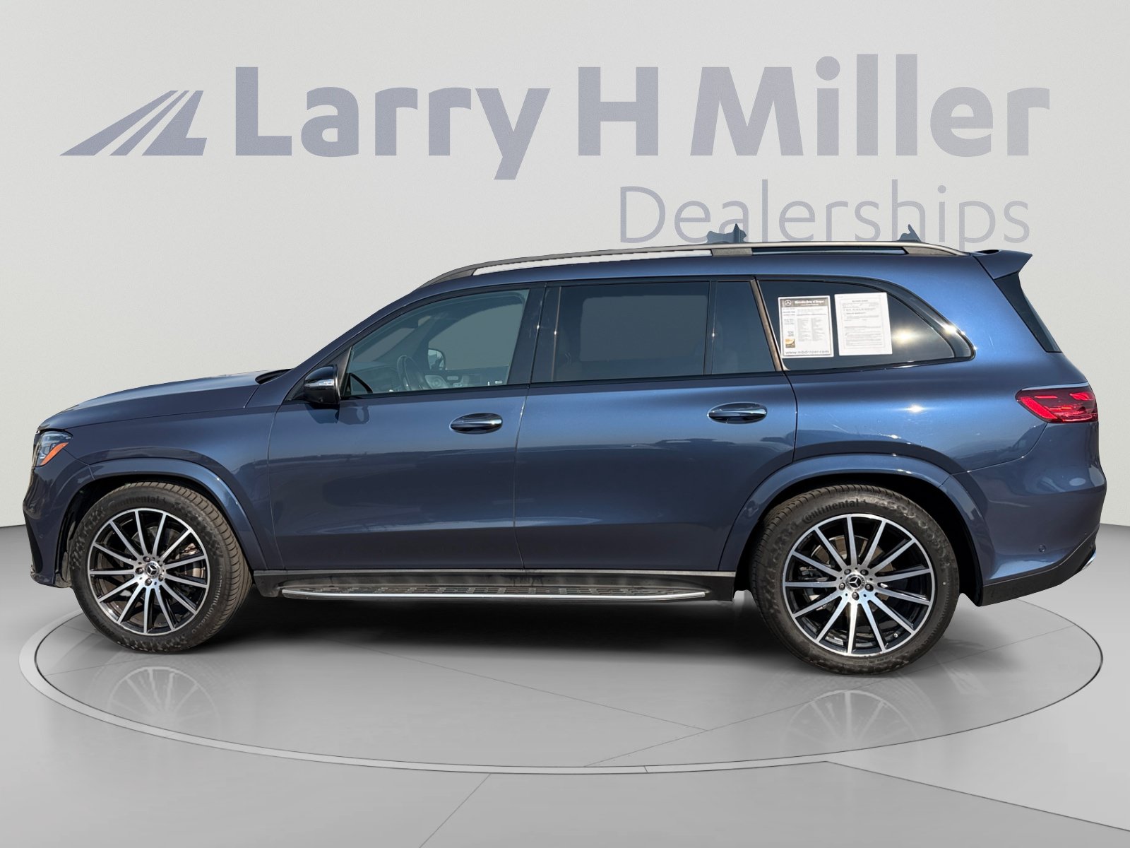 Used 2024 Mercedes-Benz GLS 450 4MATIC image 2