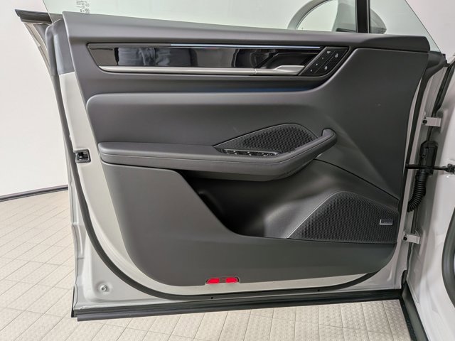 New 2026 Porsche Macan Electric RWD image 12