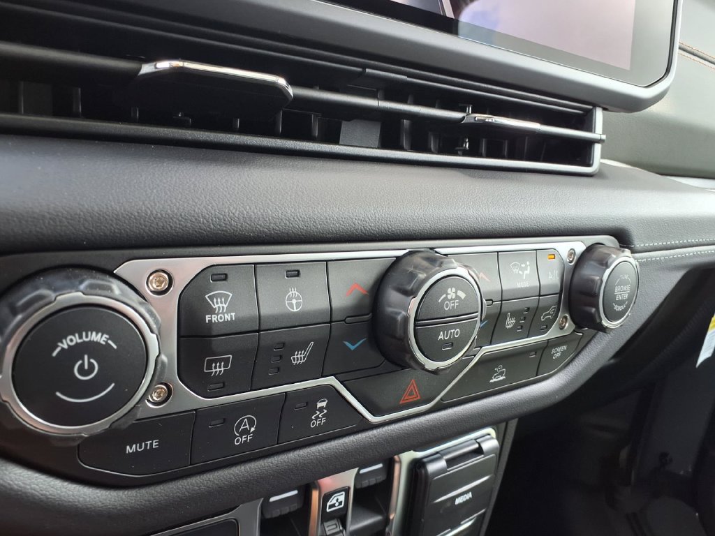 New 2026 Jeep Gladiator Mojave AWD/4WD image 15