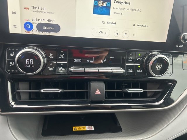 Used 2023 Toyota Highlander Limited image 25