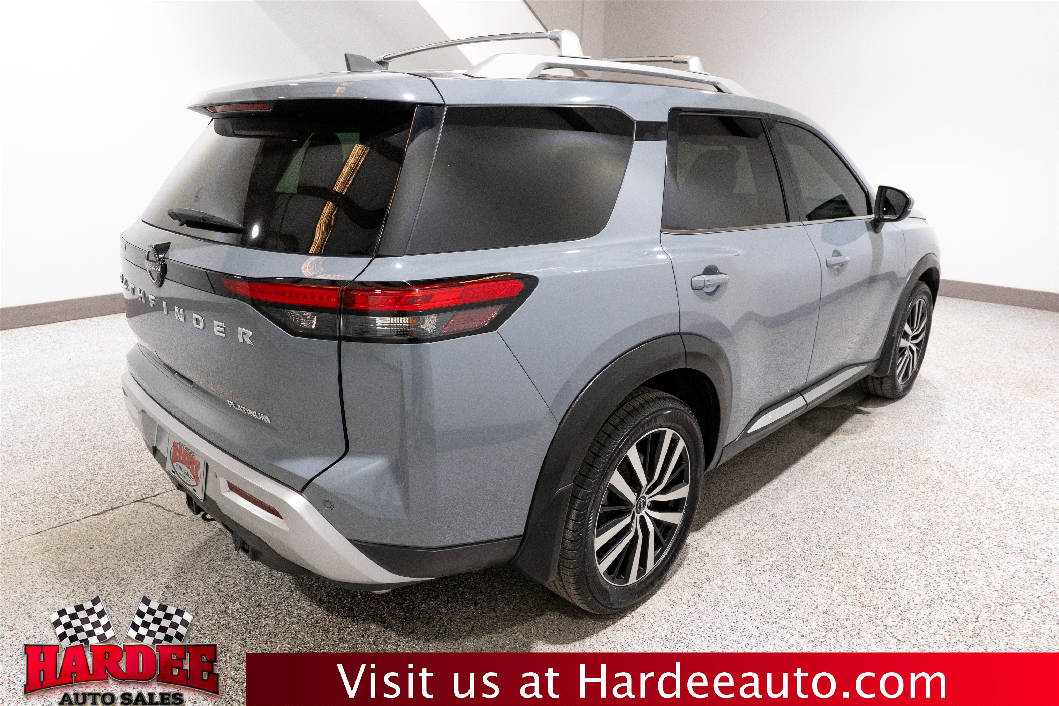Used 2023 Nissan Pathfinder Platinum FWD image 5