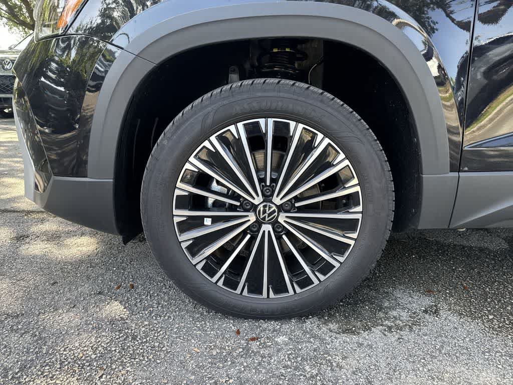 New 2026 Volkswagen Taos SE FWD image 10