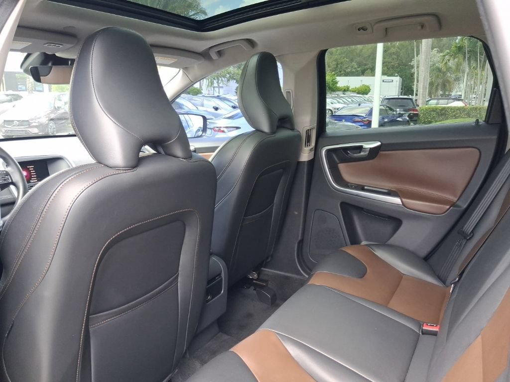 Used 2017 Volvo XC60 T5 Dynamic w/ Preferred Option Package FWD image 7