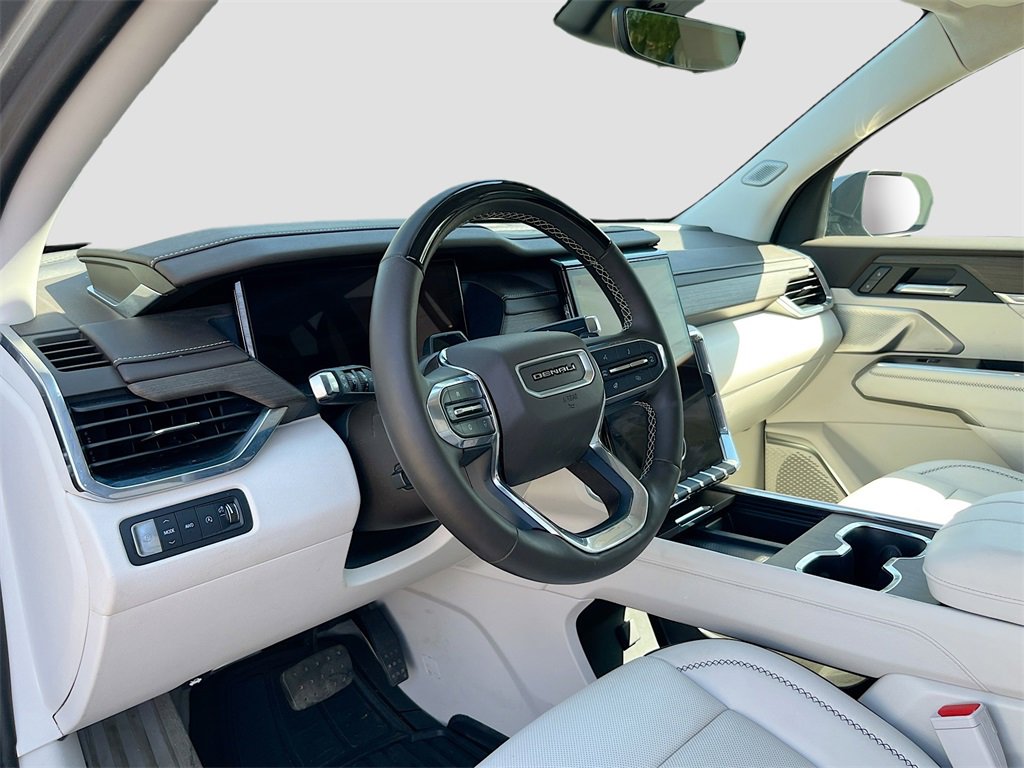 Used 2024 GMC Acadia Denali w/ Super Cruise Package image 9