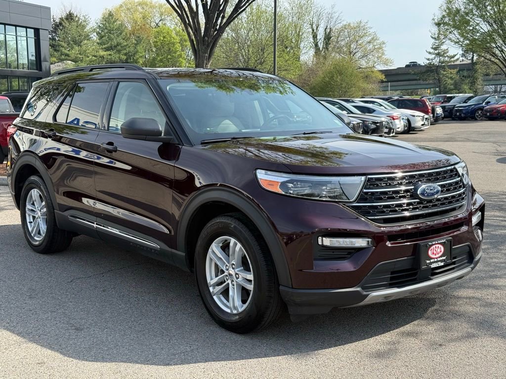 Used 2022 Ford Explorer XLT w/ Equipment Group 202A AWD/4WD image 4