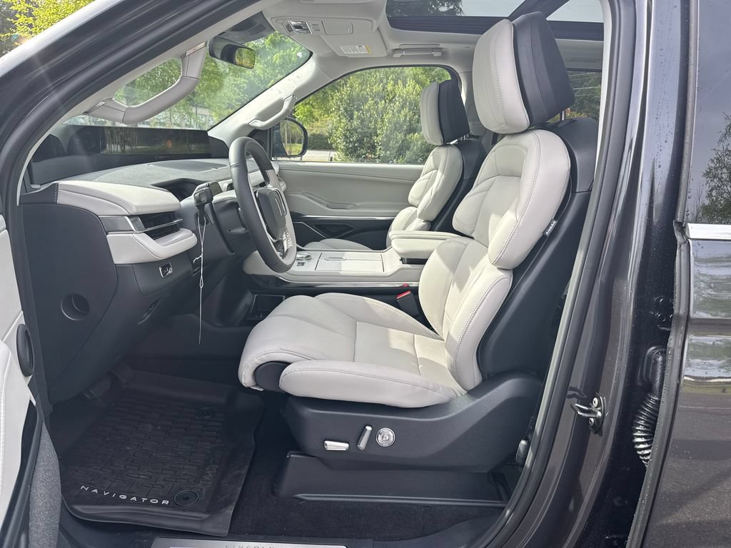 New 2025 Lincoln Navigator L Reserve AWD/4WD image 24