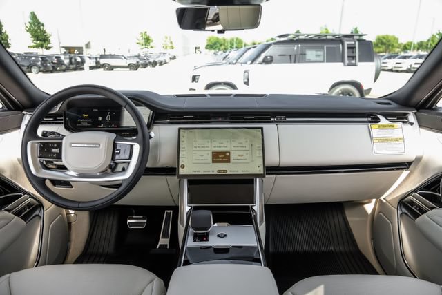 New 2026 Land Rover Range Rover Long Wheelbase SE AWD/4WD image 16