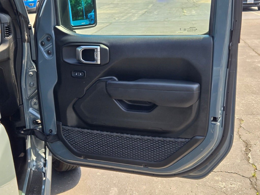 Used 2025 Jeep Wrangler Sport AWD/4WD image 6