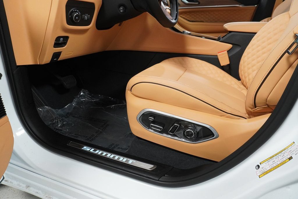 New 2023 Jeep Grand Cherokee Summit AWD/4WD image 26