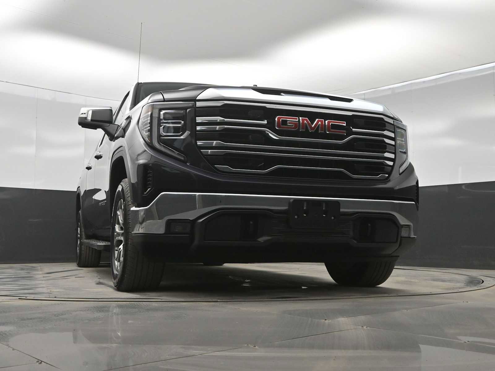 Used 2022 GMC Sierra 1500 SLT w/ SLT Convenience Package image 32