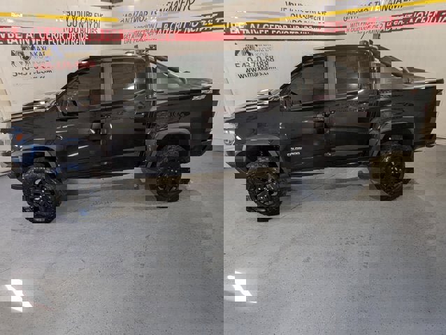 Used 2018 Chevrolet Colorado ZR2 w/ ZR2 Midnight Special Edition image 4