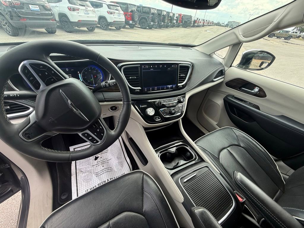 Used 2023 Chrysler Pacifica Limited FWD image 13