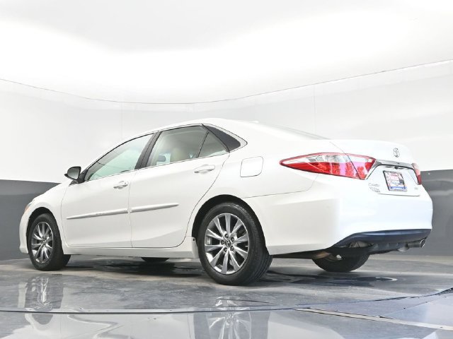 Used 2017 Toyota Camry XLE w/ Moonroof Package FWD image 22