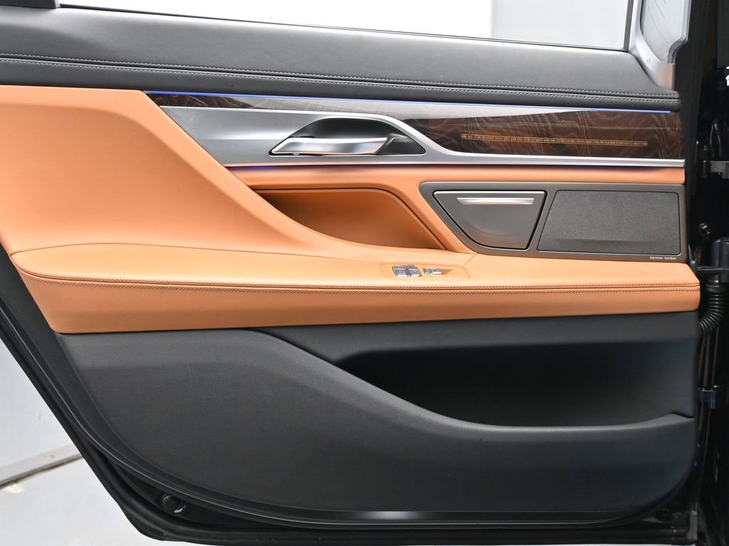 Used 2022 BMW 740i xDrive w/ M Sport Package image 21