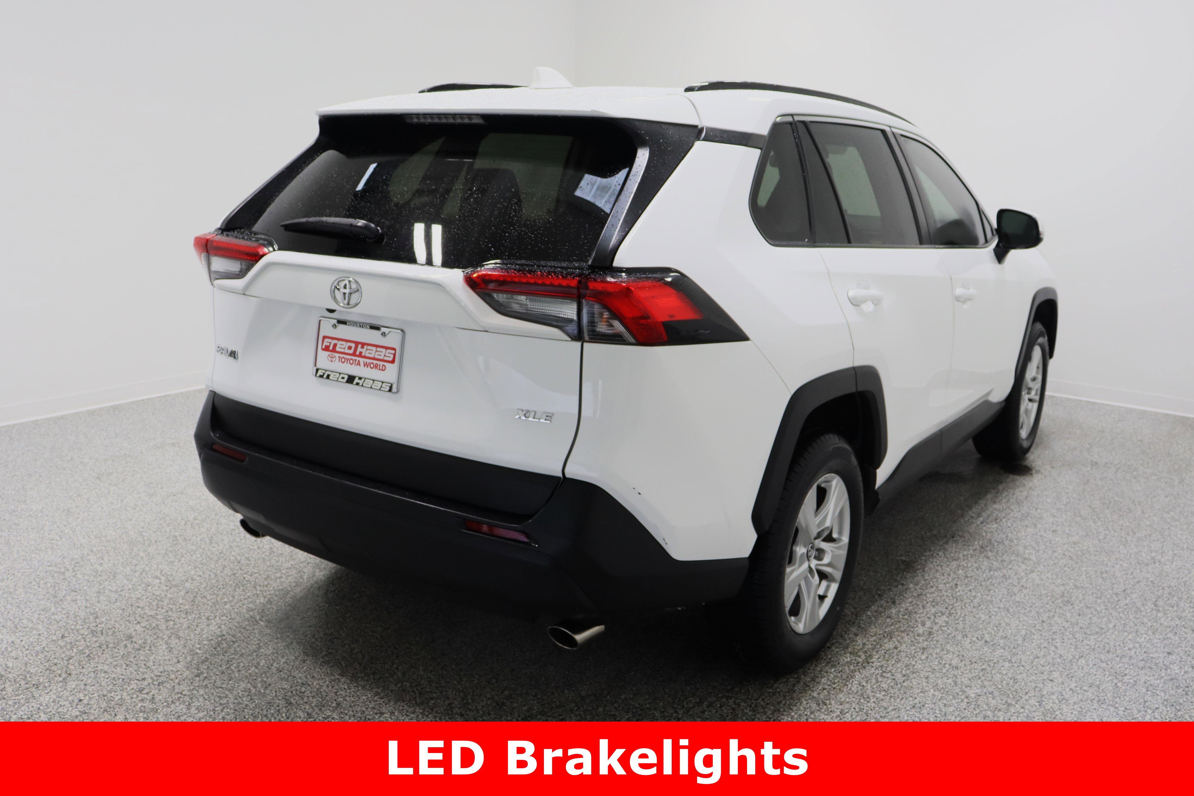Used 2021 Toyota RAV4 XLE image 7
