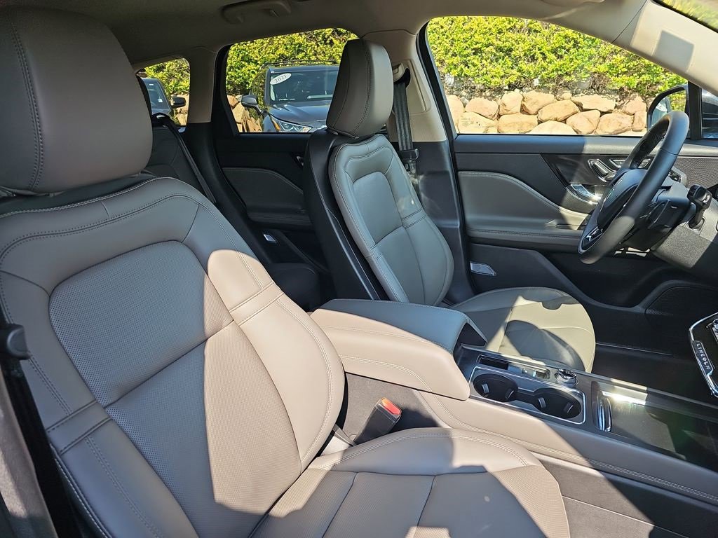 New 2025 Lincoln Corsair Reserve image 18