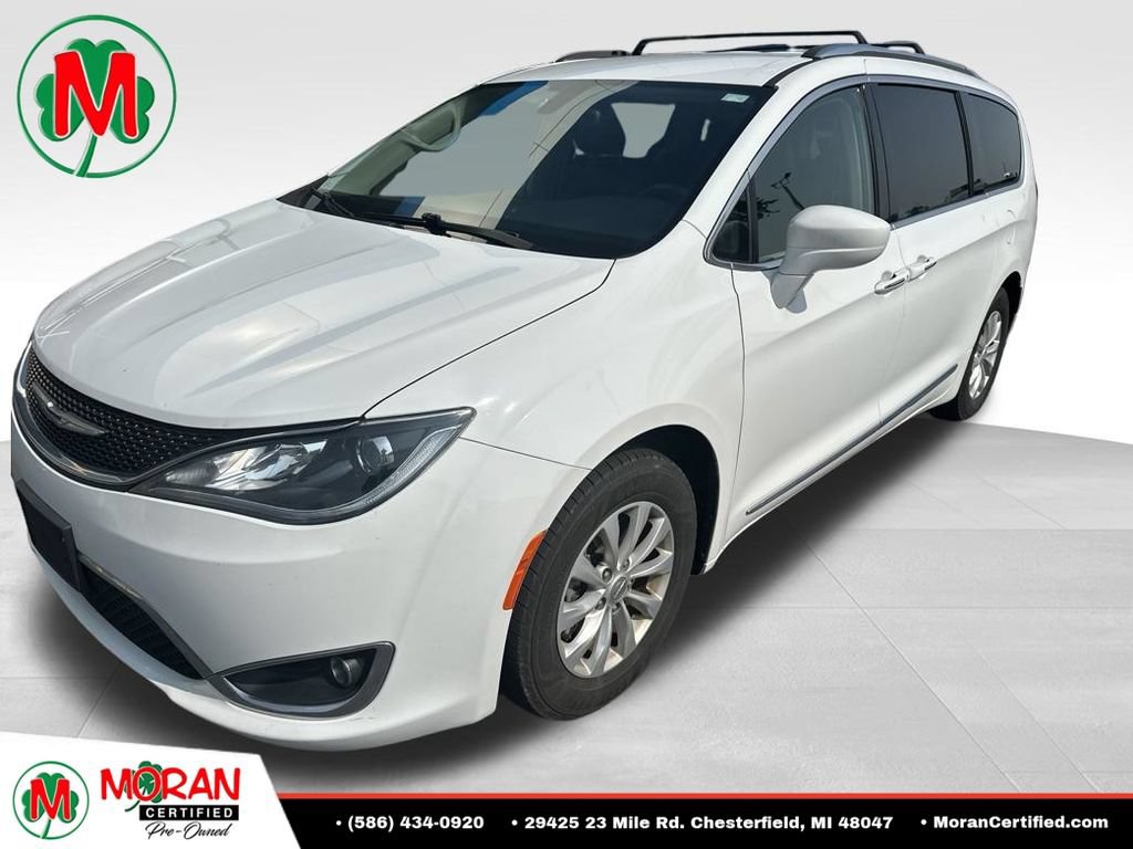 Used 2018 Chrysler Pacifica Touring-L FWD image 1