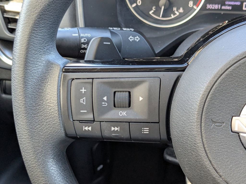 Used 2023 Nissan Rogue SV image 25