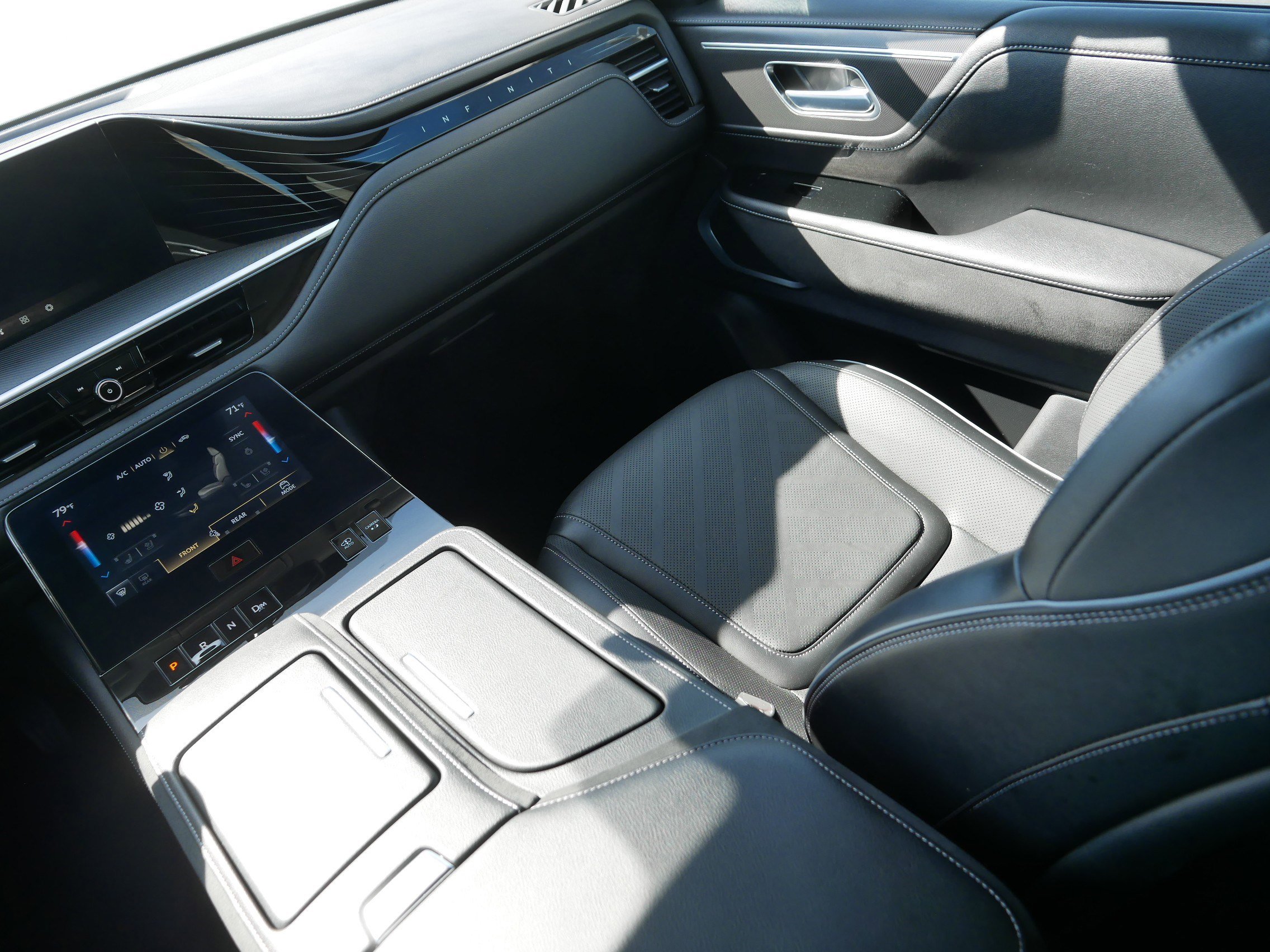 Certified 2025 INFINITI QX80 Luxe image 11