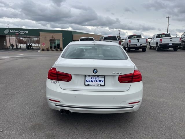 Used 2017 BMW 330i Sedan RWD image 9