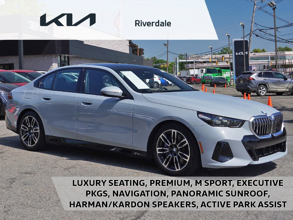 Used 2024 BMW 540i xDrive w/ Executive Package AWD/4WD video 1