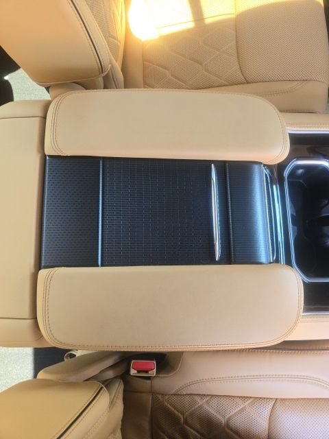 Used 2025 Jeep Grand Wagoneer L Series III w/ Rear Seat Video Group 1 AWD/4WD image 30