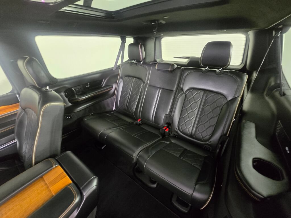 Used 2024 Jeep Grand Wagoneer L Series III AWD/4WD image 39