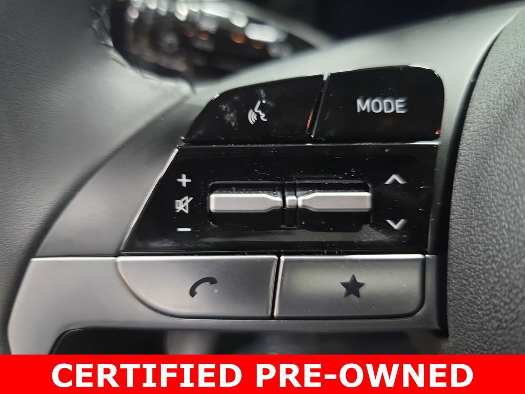 Certified 2025 Hyundai Elantra Limited image 17