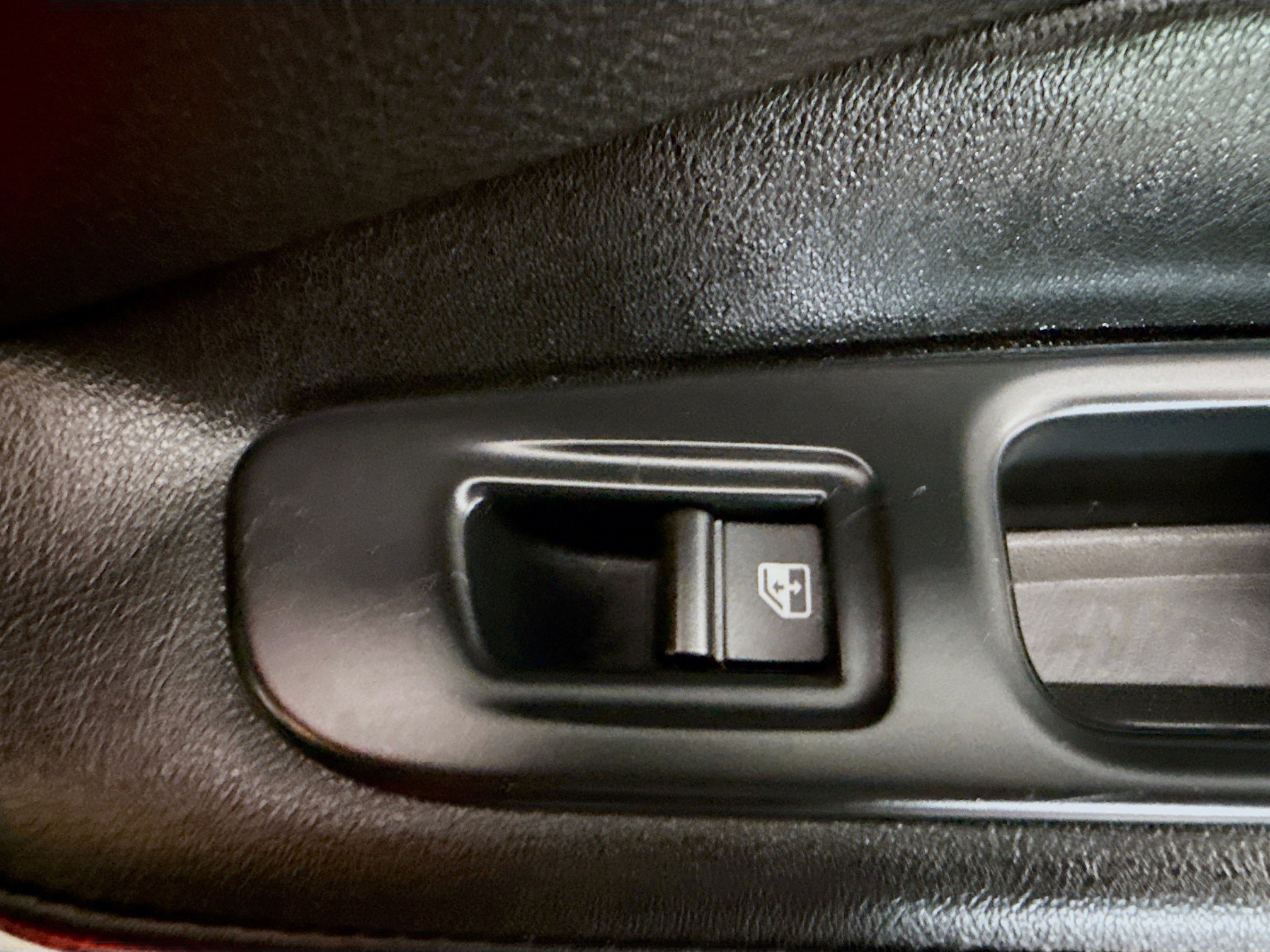 Used 2016 Jeep Renegade Limited image 30