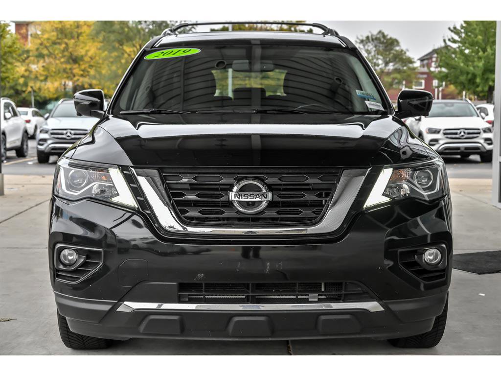 Used 2019 Nissan Pathfinder Platinum image 2