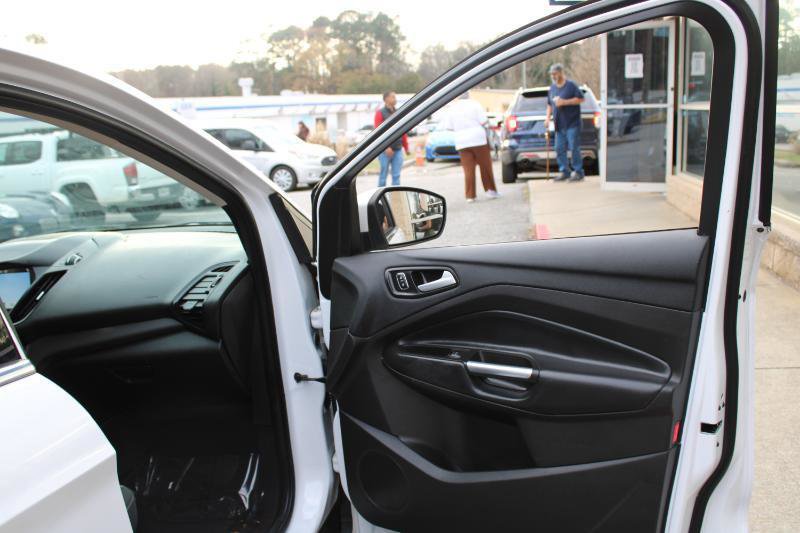 Used 2019 Ford Escape SE FWD image 21