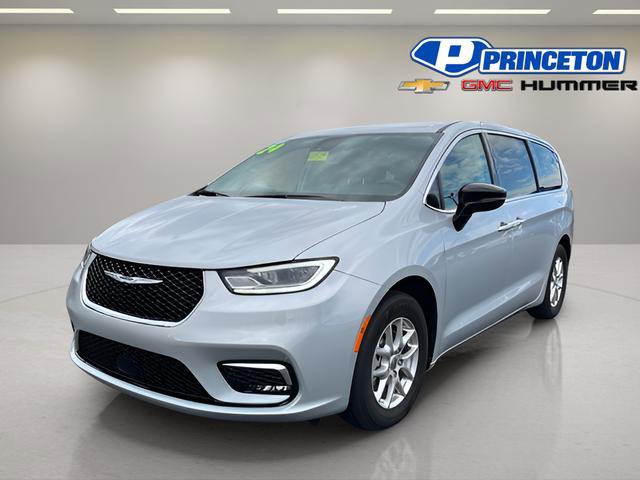 Used 2024 Chrysler Pacifica Touring-L FWD image 3